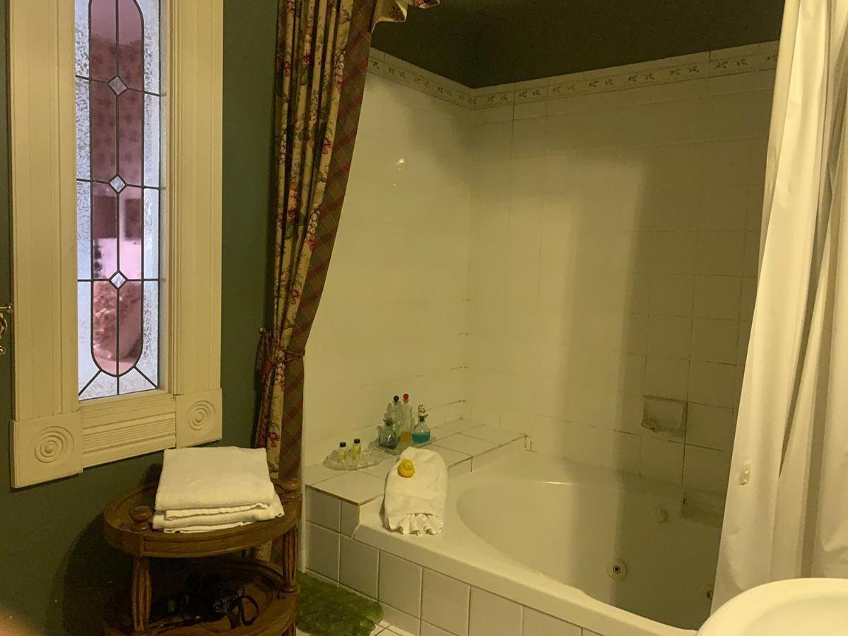 ויקטוריה Haterleigh Heritage Inn מראה חיצוני תמונה