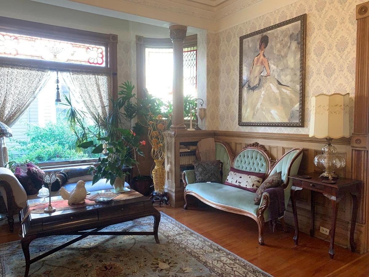 ויקטוריה Haterleigh Heritage Inn מראה חיצוני תמונה