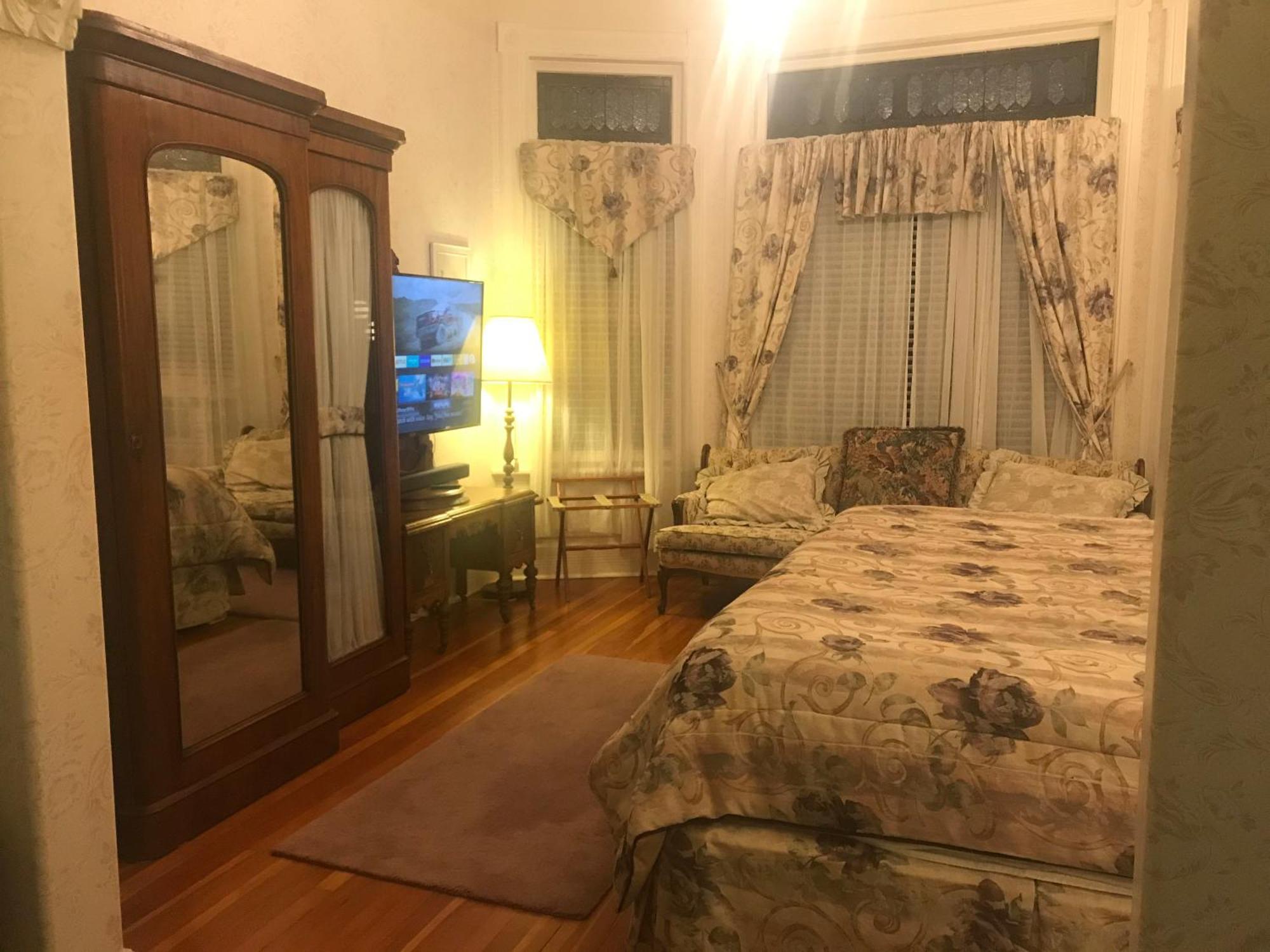 ויקטוריה Haterleigh Heritage Inn מראה חיצוני תמונה