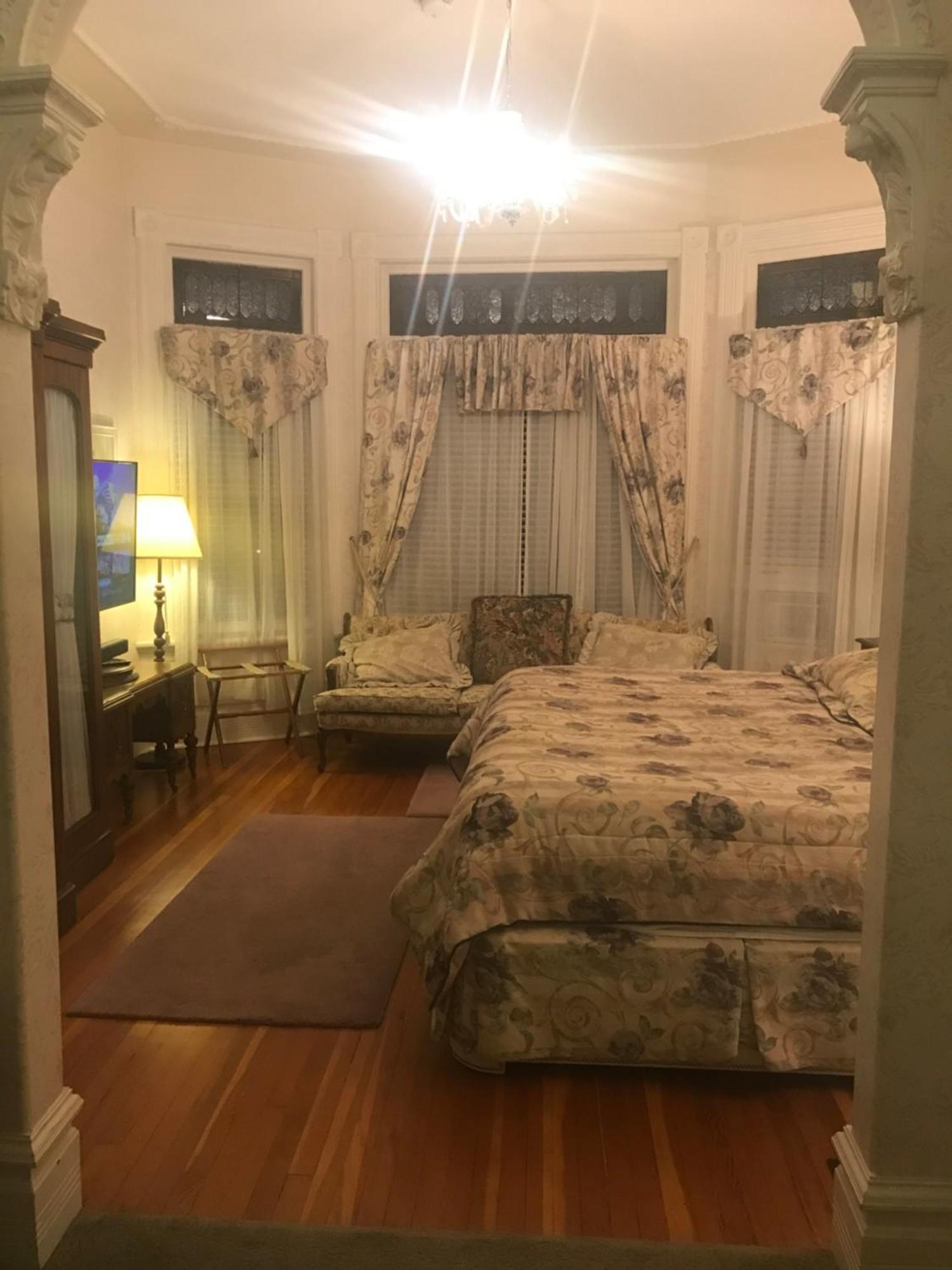 ויקטוריה Haterleigh Heritage Inn מראה חיצוני תמונה